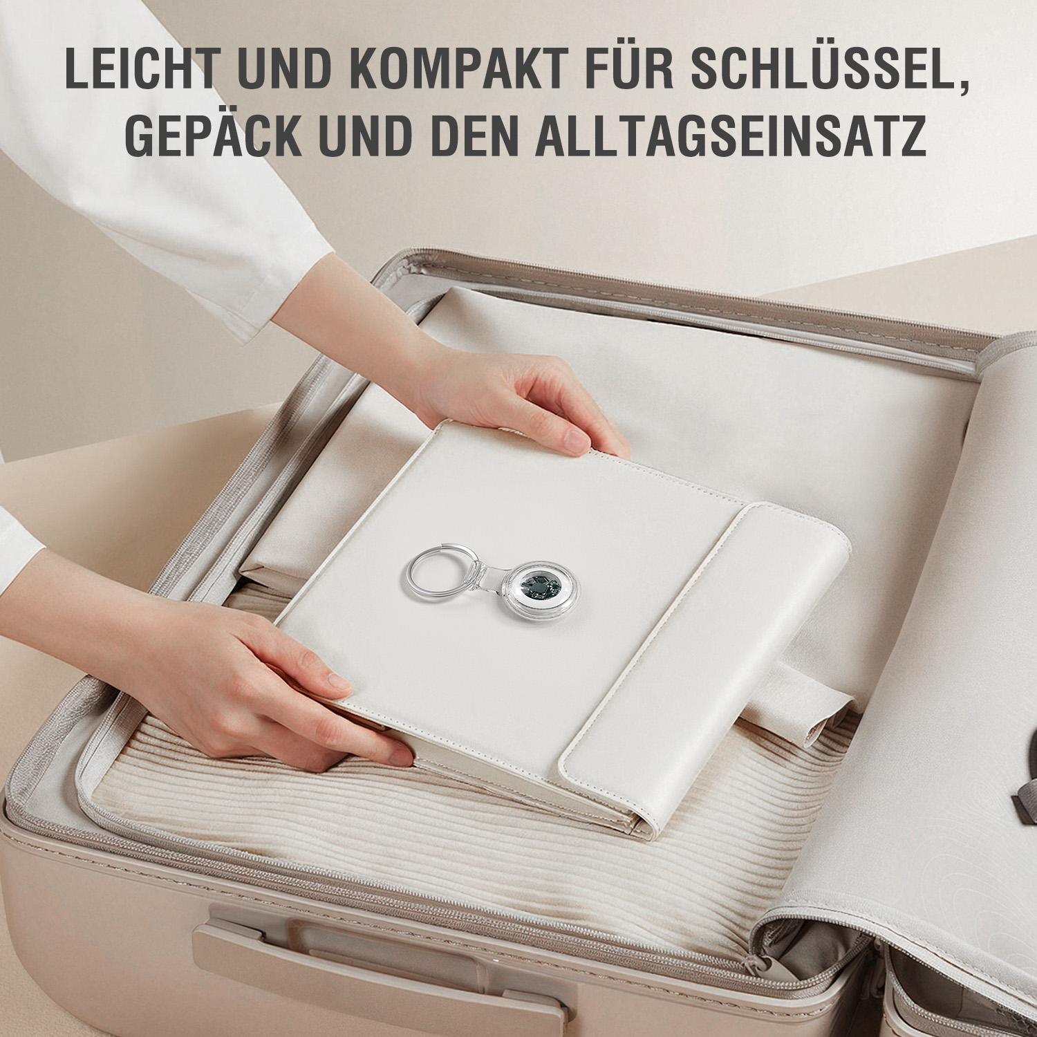 Kompakter 4smarts-Tracker am Schlüsselring, ideal für Gepäck und Alltag.

