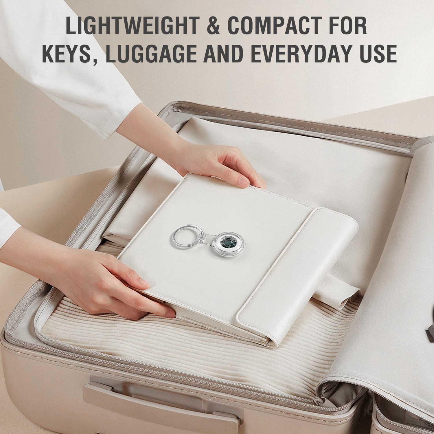 Compact 4smarts tracker on keyring, perfect for luggage and daily use.
