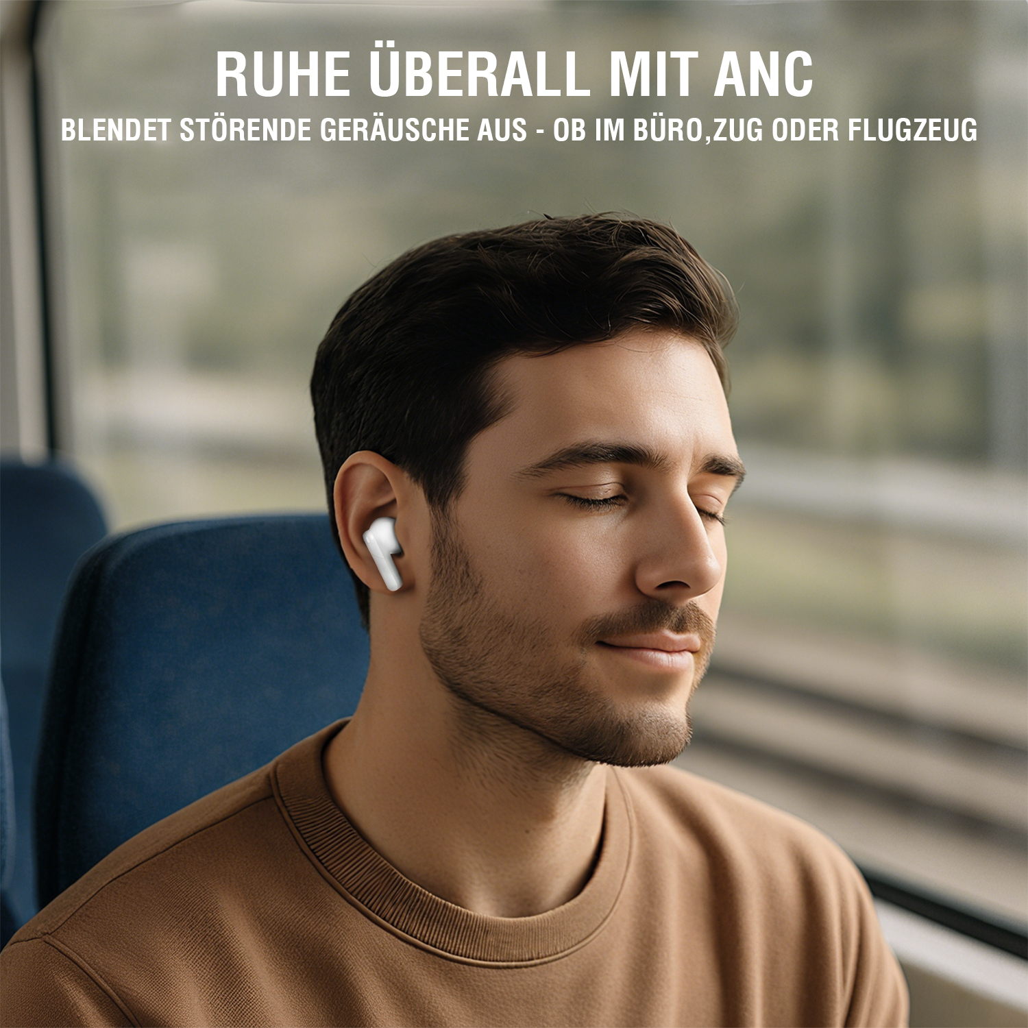 Mann mit geschlossenen Augen trägt weiße In-Ear-Kopfhörer im Zug, Text „Ruhe überall mit ANC“.
