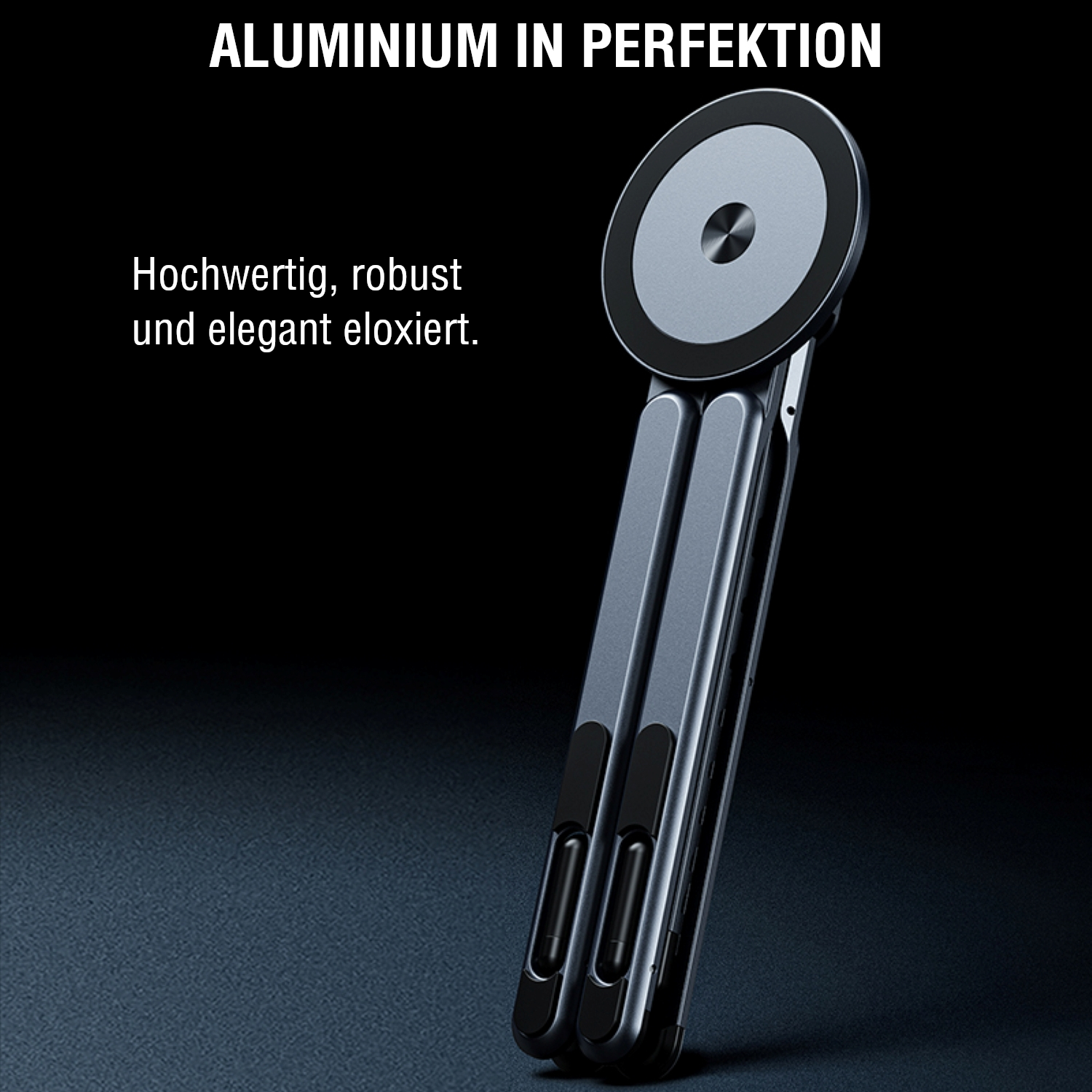 Der zusammengeklappte Aluminium-Ständer auf dunklem Hintergrund – zeigt das elegante, eloxierte Design.